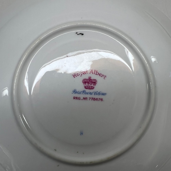 Vintage Royal Albert: 3 Piece Set - Picture 8 of 10